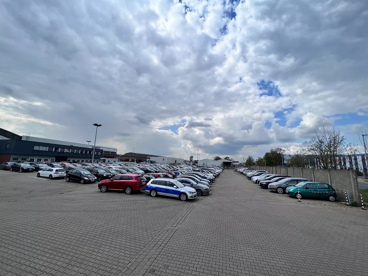 Parken Flughafen Hannover P10 öffnungszeiten flughafenstellplatz.de