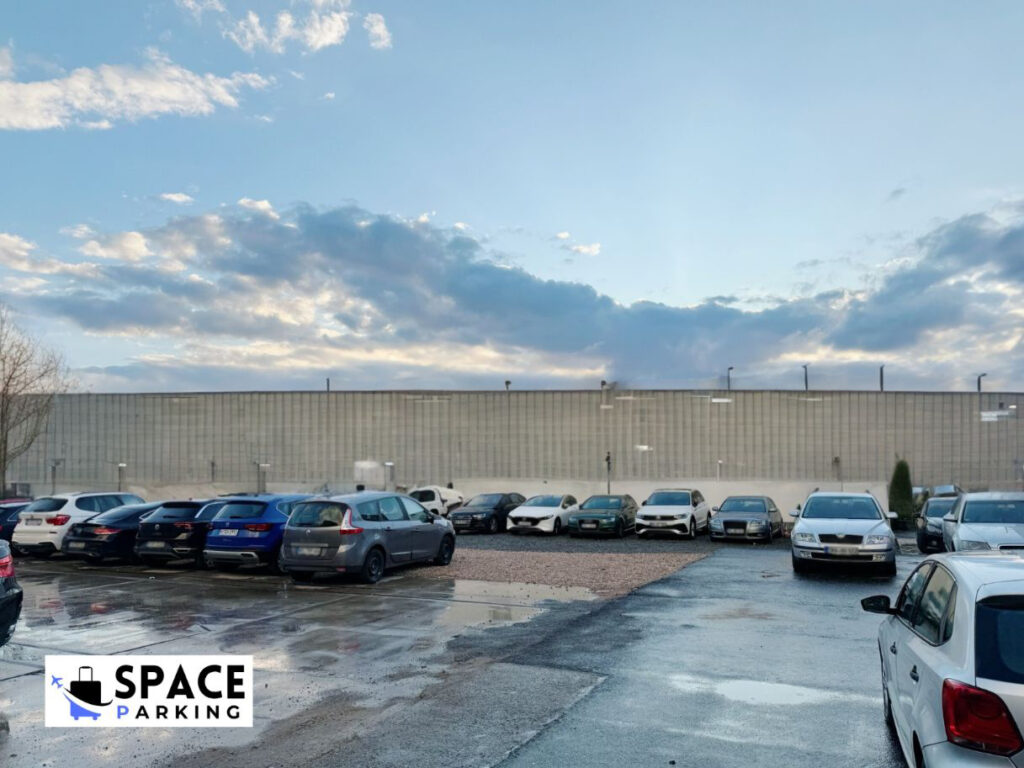 Space_Parking_Aussen_Valet_2