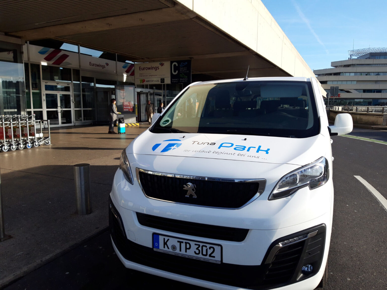 Parken Flughafen Köln Bonn Ohne Schlüsselübergabe flughafenstellplatz.de