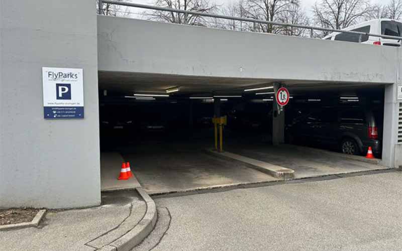 Parken Direkt Am Flughafen Stuttgart Ohne Shuttle flughafenstellplatz.de